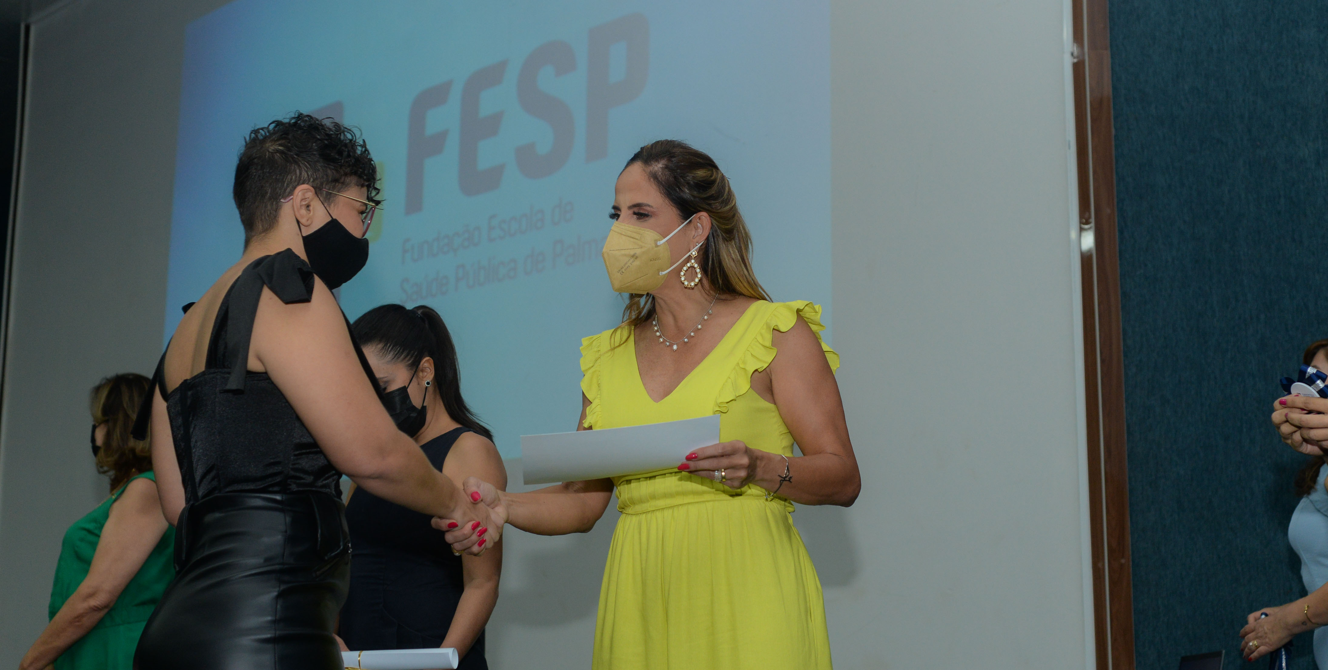 Especialistas receberam Menção Honrosa pela atuação no SUS durante a pandemia.