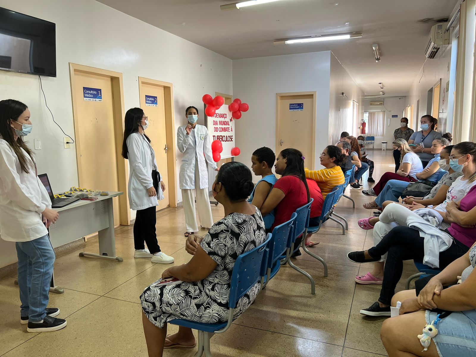 Enfermeira residente em SFC apresentou palestra sobre o tema com as residentes Cláudia Barros e Priscilla Pádua